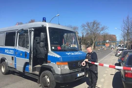 Cảnh sát phong tỏa quanh khu vực nhà ga Ostkreuz ở Berlin. (Ảnh: Mạnh Hùng/Vietnam+)