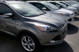 Xe Escape của hãng Ford được bày bán tại đại lý ở Miami, bang Florida (Mỹ). (Nguồn: AFP/TTXVN)