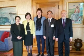 Thị trưởng Oslo Marianne Borgen (giữa) và các đại sứ ASEAN. (Ảnh do Đại sứ quán Việt Nam tại Na Uy cung cấp)
