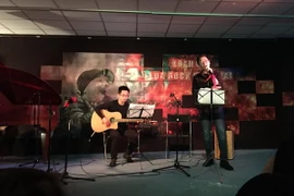 Một tiết mục trong buổi diễn. (Ảnh: Việt Sơn/Vietnam+)