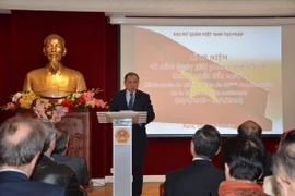 Đại sứ Nguyễn Ngọc Sơn phát biểu khai mạc buổi lễ. (Ảnh : Bích Hà/TTXVN)