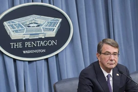 Bộ trưởng Quốc phòng Mỹ Ashton Carter trong một cuộc họp báo tại Lầu Năm Góc, thủ đô Washington DC. (Nguồn: AFP/TTXVN)