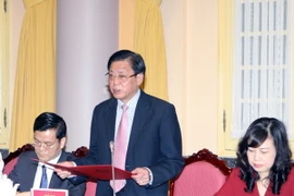 Phó Chủ nhiệm Văn phòng Chủ tịch nước Giang Sơn công bố Pháp lệnh của Chủ tịch nước. (Ảnh: Nguyễn Dân/TTXVN)