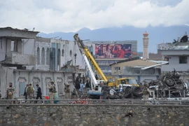 Lực lượng an ninh Afghanistan được triển khai tới hiện trường vụ đánh bom ở Kabul. (Nguồn: AFP/TTXVN)