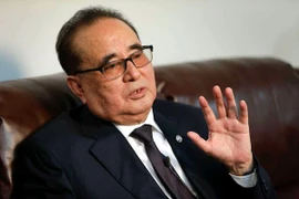 Ngoại trưởng Triều Tiên Ri Su Yong trả lời phỏng vấn tại văn phòng Phái bộ thường trực Triều Tiên tại Liên hợp quốc ở New York (Mỹ). (Nguồn: AP/TTXVN)