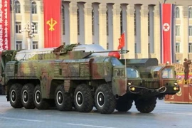 Tên lửa đạn đạo tầm trung Musudan tham gia cuộc duyệt binh tại Bình Nhưỡng tháng 10/2015. (Nguồn: Kyodo/TTXVN)