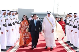 Lễ tiễn Thủ tướng Phạm Minh Chính và Phu nhân kết thúc chuyến thăm chính thức Nhà nước Qatar. (Ảnh: Dương Giang/TTXVN)