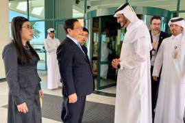 Thủ tướng Phạm Minh Chính và Phu nhân thăm Khu Công nghiệp Ras Laffan, Qatar. (Ảnh: Dương Giang/TTXVN)