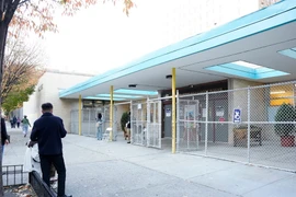 Bên ngoài một điểm bỏ phiếu tại Connecticut. (Ảnh: Quang Huy/TTXVN)