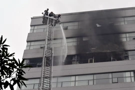 Cảnh sát chữa cháy Hà Nội tiếp nhận 2 xe thang cao 18 tầng nhà
