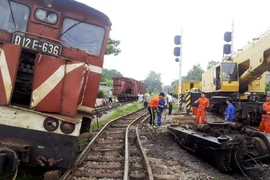 Hà Tĩnh: Xe ôtô đầu kéo vượt rào chắn lao thẳng vào tàu hỏa