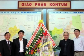 Ban Chỉ đạo Tây Nguyên thăm và chúc mừng Giáng sinh ở Kon Tum