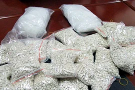 Bắt một người Trung Quốc chuyển 4kg ma túy đá vào Việt Nam