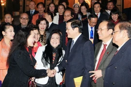 Chủ tịch nước gặp mặt đoàn các nghệ sỹ sân khấu Việt Nam