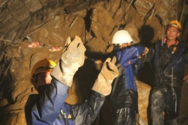 Vụ sập hầm thủy điện: Sẽ khoan thêm lỗ để thông hơi và thoát nước