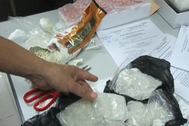 Cao Bằng: Bắt 3 đối tượng vận chuyển gần 1kg ma tuý tổng hợp