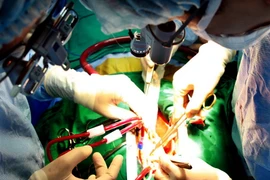 Bệnh viện Nhi Đồng Nai cứu sống bé sơ sinh bị hở thành bụng