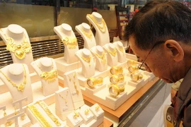 Vàng nối tiếp chuỗi ngày mất giá sau báo cáo của Bộ Lao động Mỹ