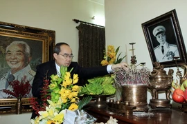 Chủ tịch MTTQ thăm các gia đình nguyên lãnh đạo Bộ Quốc phòng
