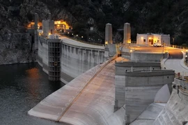 Bang California cần hàng chục triệu lít nước để thoát khỏi hạn hán