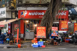 [Photo] Vỉa hè ở Thủ đô Hà Nội không còn dành cho người đi bộ