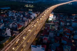 Giao thông thông thoáng trong ngày đầu thông xe cầu Vĩnh Tuy 2