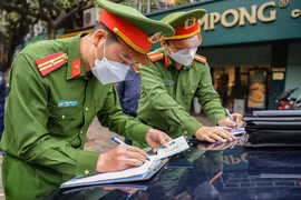 Hà Nội: Vỉa hè một số quận trung tâm đã 'có chỗ' cho người đi bộ
