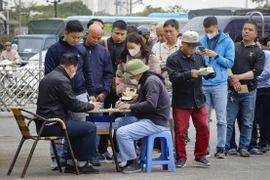 Hà Nội: Trung tâm đăng kiểm hoạt động hết công suất phục vụ người dân