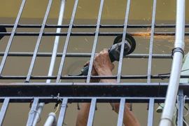 Hà Nội: Nhiều nhà trọ cắt “chuồng cọp,” mở lối thoát đề phòng hỏa hoạn