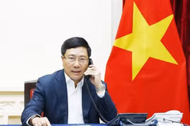 Phó Thủ tướng, Bộ trưởng Ngoại giao Phạm Bình Minh điện đàm với Bộ trưởng Ngoại giao Malaysia. (Ảnh: Lâm Khánh/TTXVN)