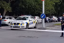 Cảnh sát gác tại hiện trường vụ xả súng ở Christchurch, New Zealand, ngày 15/3/2019. (Ảnh: AFP/ TTXVN)