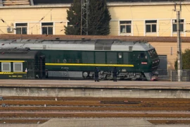 Đoàn tàu đặc biệt được cho là chở nhà lãnh đạo Triều Tiên Kim Jong-un rời nhà ga ở Bắc Kinh, Trung Quốc ngày 9/1/2019. (Ảnh: Yonhap/ TTXVN)