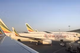 Một chiếc Boeing 737-800 của Ethiopian Airlines đỗ tại sân bay quốc tế Bole, Ethiopia. (Nguồn: AP)