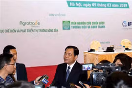 Bộ trưởng Bộ Nông nghiệp và Phát triển Nông thôn Nguyễn Xuân Cường trả lời phỏng vấn tại diễn đàn. (Ảnh: Vũ Sinh/TTXVN)