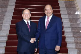 Thủ tướng Nguyễn Xuân Phúc tiếp đồng chí Lộc Tâm Xã, Bí thư Khu ủy Khu tự trị dân tộc Choang Quảng Tây (Trung Quốc). (Ảnh: Thống Nhất/TTXVN)