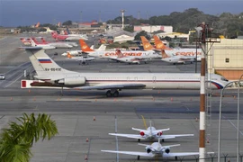 Máy bay Ilyushin Il-62M của Nga chở nhóm quân nhân và trang thiết bị quân sự tới Venezuela ngày 28/3. (Ảnh: AFP/TTXVN)