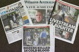 Các tờ báo chính của Australia đưa tin về vụ xả súng tại 2 đền thờ Hồi giáo ở Christchurch,New Zealand. (Ảnh: AFP/TTXVN)