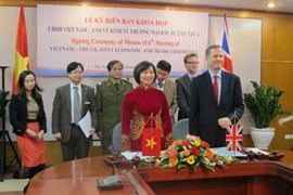 Lễ ký kết biên bản biên bản khóa họp Ủy ban hỗn hợp Việt Nam-Anh JETCO 6 tại Hà Nội chiều 7/12. (Ảnh: Đức Duy/Vietnam+)