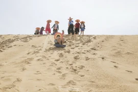 Độ dốc lớn luôn là thách thức thú vị của trò chơi trượt cát. (Nguồn: Trung tâm xúc tiến du lịch Bình Định)