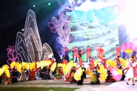 Chương trình nghệ thuật đặc biệt "Hà Giang-hội tụ những sắc màu," tại khai mạc Lễ hội Văn hóa, Du lịch, Ẩm thực Quốc tế-Hà Giang lần thứ nhất. (Ảnh: Minh Tâm/TTXVN)