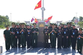 Bộ đội Biên Phòng Việt Nam và Lực lượng Hiến binh, Lục quân Campuchia tại Cột mốc 171 Cửa khẩu Quốc tế Mộc Bài-Bavet. (Ảnh: Minh Phú/TTXVN)