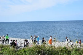 Các bãi biển đẹp ở tỉnh Tottori là nơi thư giãn yêu thích của người Nhật Bản trong kỳ nghỉ Tuần lễ Vàng. (Ảnh: NGuyễn Tuyến/Vietnam+)