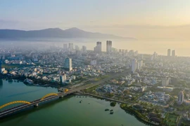 Một góc thành phố Đà Nẵng trong sương sớm. (Ảnh: Trần Lê Lâm/TTXVN)