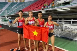 Đội tiếp sức 4x400m hỗn hợp giành tấm Huy chương Đồng châu Á và thiết lập kỷ lục quốc gia mới. (Nguồn: Liên đoàn Điền kinh Việt Nam)