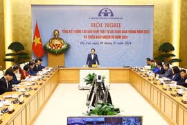Phó Thủ tướng Trần Lưu Quang chủ trì Hội nghị tổng kết công tác đảm bảo trật tự an toàn giao thông năm 2023 và triển khai nhiệm vụ năm 2024. (Ảnh: Lâm Khánh/TTXVN)