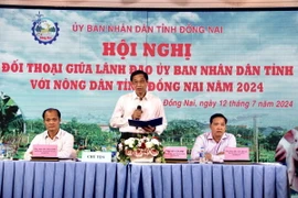 Lãnh đạo Ủy ban Nhân dân tỉnh Đồng Nai chủ trì buổi đối thoại với nông dân. (Ảnh: Lê Xuân/TTXVN)