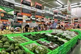 Khu vực bày bán sản phẩm trái cây vùng miền tại siêu thị Thành phố Hồ Chí Minh. (Ảnh: Mỹ Phương/TTXVN)