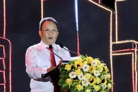 Chủ tịch UBND quận Hải Châu Lê Tự Gia Thạnh phát biểu khai trương phố đi bộ Bạch Đằng. (Ảnh: Trần Lê Lâm/TTXVN)