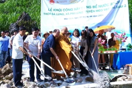 Lễ khởi công xây dựng bể nước sạch thôn Sả Lủng, xã Pải Lủng, huyện Mèo Vạc, Hà Giang. (Ảnh: TTXVN phát)