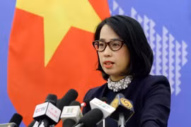Người Phát ngôn Bộ Ngoại giao Phạm Thu Hằng trả lời câu hỏi của các cơ quan báo chí trong nước và quốc tế. (Ảnh: Phạm Kiên/TTXVN)